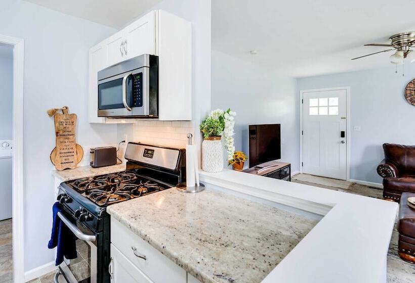 4 Mi To Michigan Stadium: Cozy Home W/ Fire Pit!