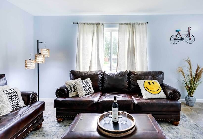 4 Mi To Michigan Stadium: Cozy Home W/ Fire Pit!