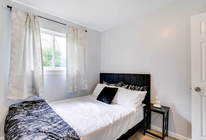 4 Mi To Michigan Stadium: Cozy Home W/ Fire Pit!