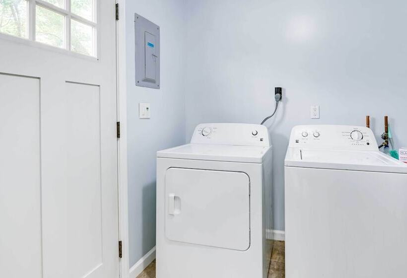 4 Mi To Michigan Stadium: Cozy Home W/ Fire Pit!