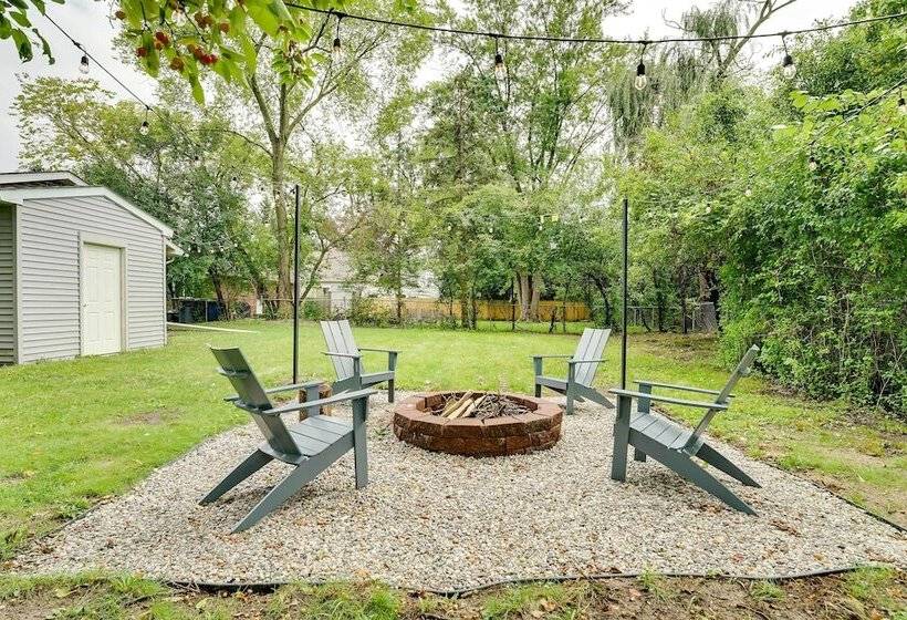 4 Mi To Michigan Stadium: Cozy Home W/ Fire Pit!