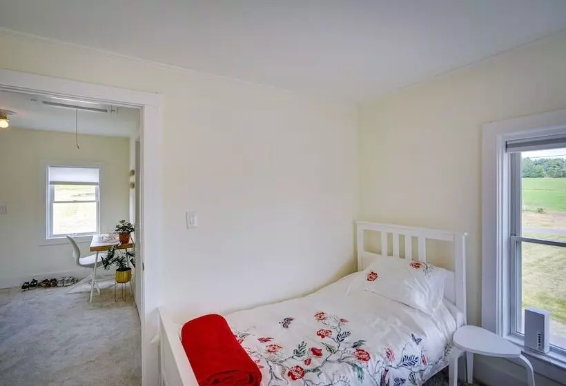 Cozy Catskills Retreat Near Mine Kill State Park!