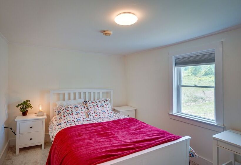 Cozy Catskills Retreat Near Mine Kill State Park!