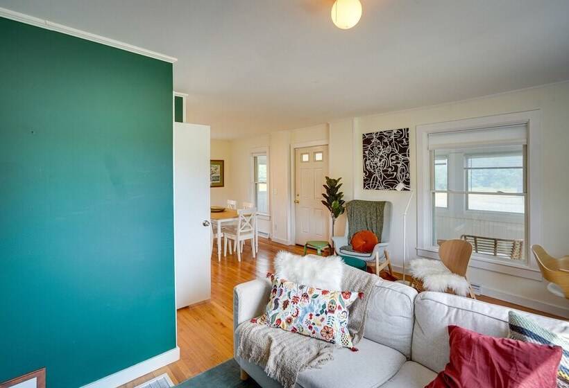 Cozy Catskills Retreat Near Mine Kill State Park!