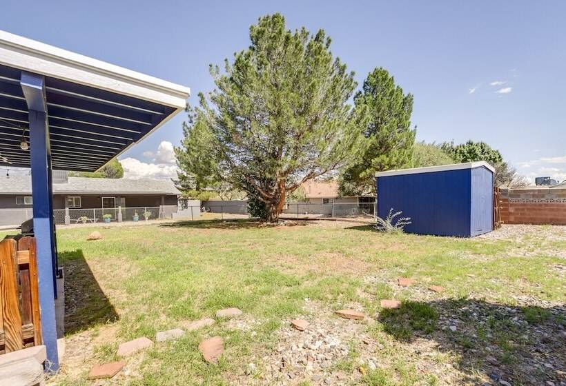 Cozy Cottonwood Home W/ Covered Patio & Gas Grill!