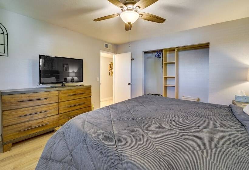 Cozy Cottonwood Home W/ Covered Patio & Gas Grill!