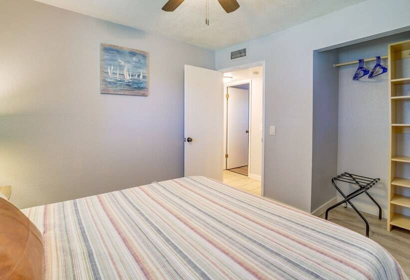 Cozy Cottonwood Home W/ Covered Patio & Gas Grill!