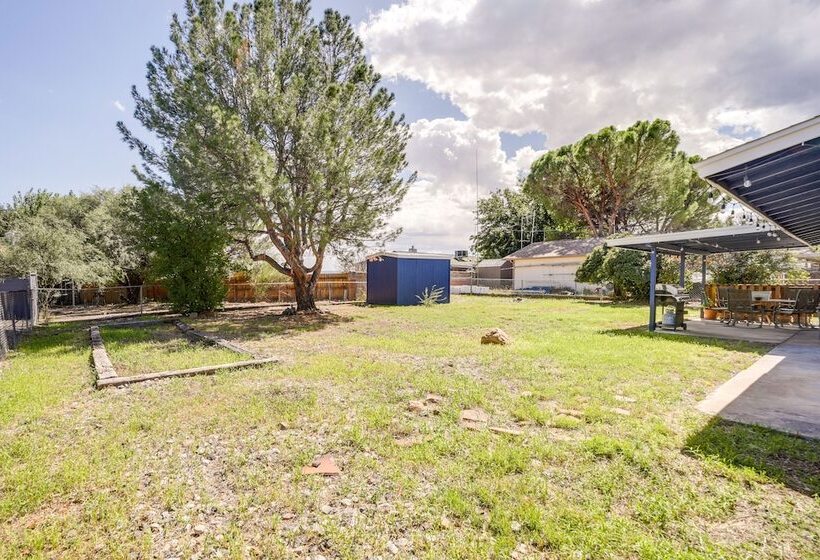 Cozy Cottonwood Home W/ Covered Patio & Gas Grill!