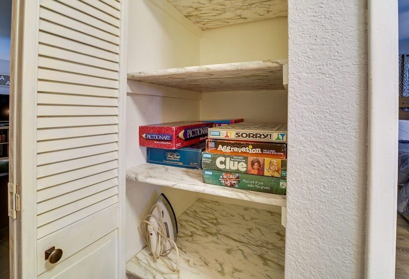 Cozy Cottonwood Home W/ Covered Patio & Gas Grill!