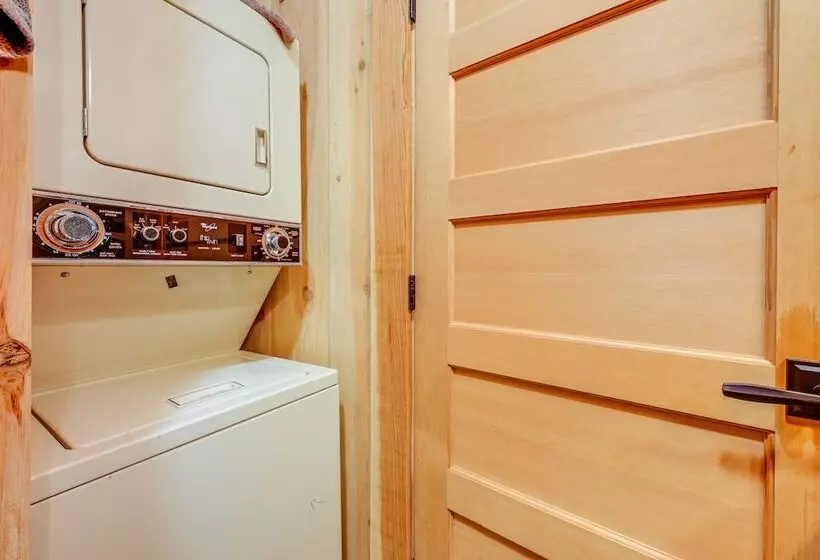 Creekside Cabin ~ 20 Mi To Kings Canyon Park!