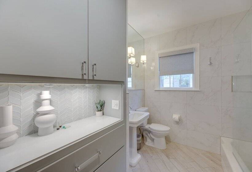 Family Friendly Austin House W/ Screened Porch!