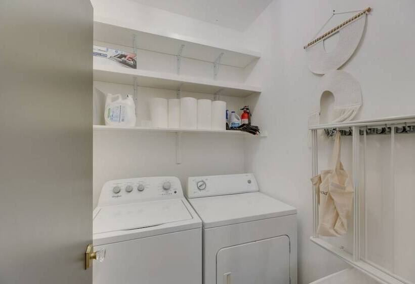 Family Friendly Austin House W/ Screened Porch!