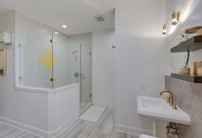 Family Friendly Austin House W/ Screened Porch!