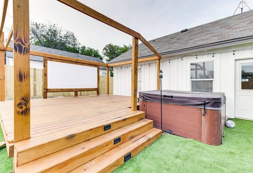 Texas Family Home W/ Hot Tub: 1 Mi To Lake Whitney