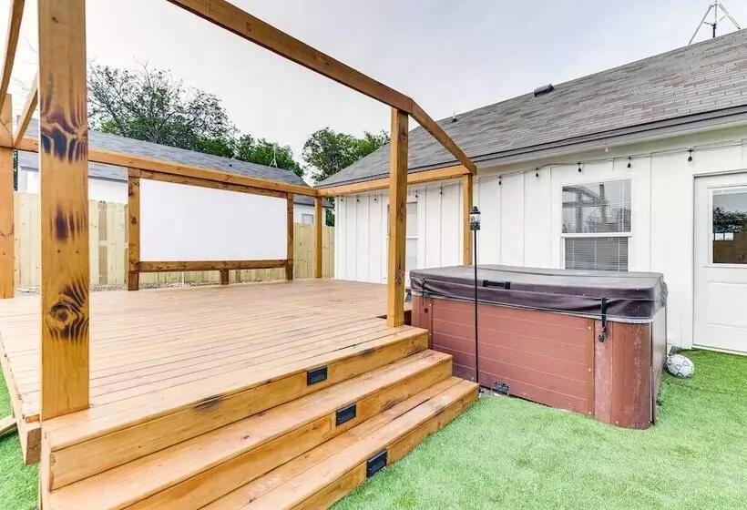 Texas Family Home W/ Hot Tub: 1 Mi To Lake Whitney