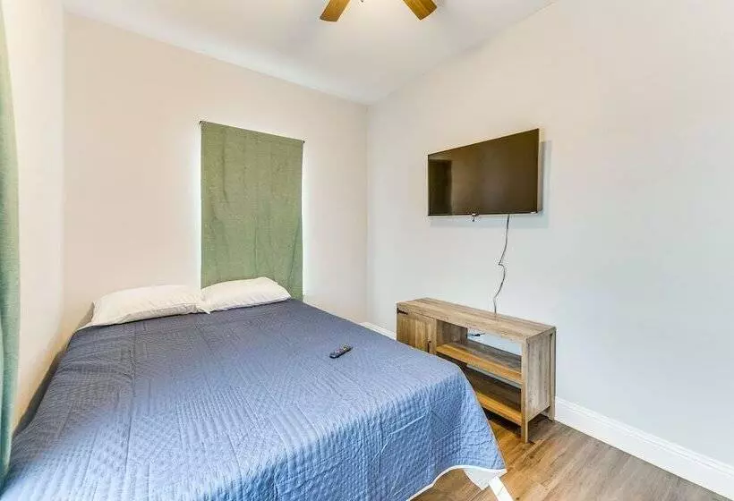 Texas Family Home W/ Hot Tub: 1 Mi To Lake Whitney