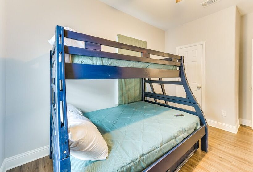 Texas Family Home W/ Hot Tub: 1 Mi To Lake Whitney