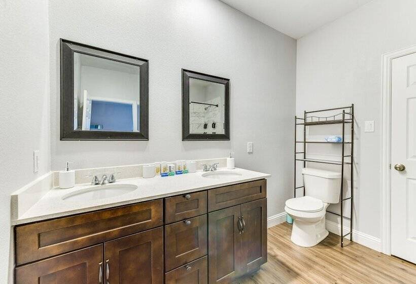 Texas Family Home W/ Hot Tub: 1 Mi To Lake Whitney