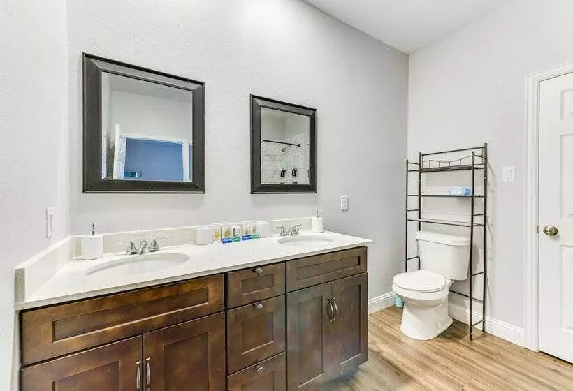 Texas Family Home W/ Hot Tub: 1 Mi To Lake Whitney