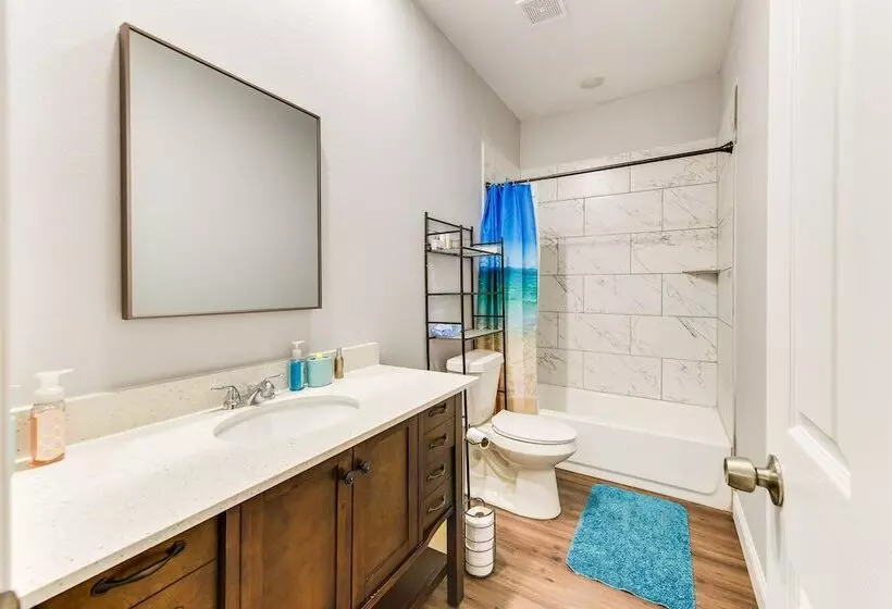 Texas Family Home W/ Hot Tub: 1 Mi To Lake Whitney