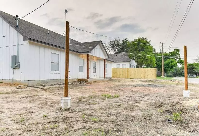 Texas Family Home W/ Hot Tub: 1 Mi To Lake Whitney