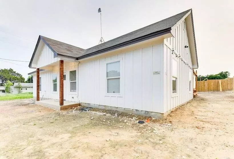 Texas Family Home W/ Hot Tub: 1 Mi To Lake Whitney