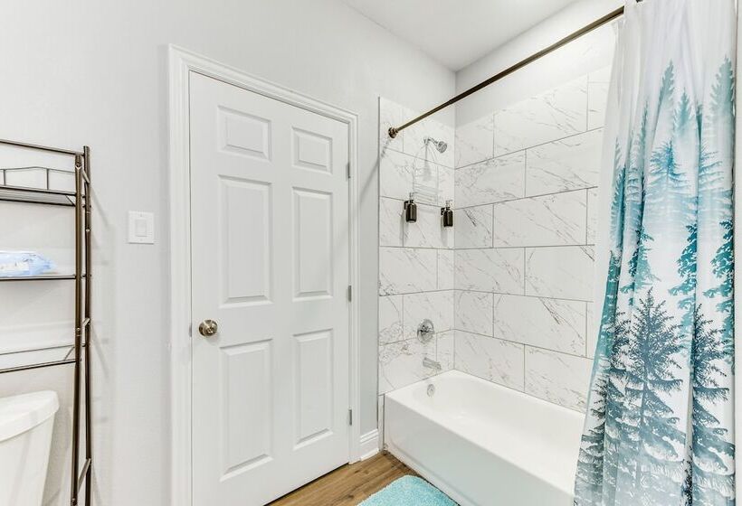 Texas Family Home W/ Hot Tub: 1 Mi To Lake Whitney