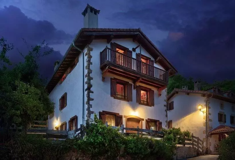 Hotelli Agroturismo Mari Cruz