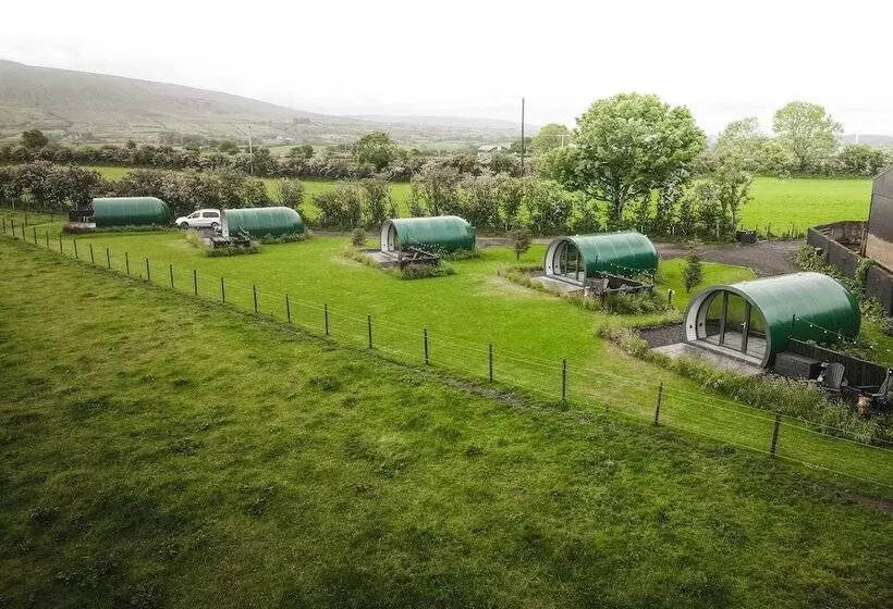 Hotelli Black Knowe, Luxury Glamping Pods, Ballycastle