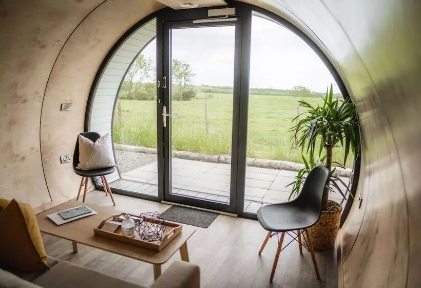 Hotelli Black Knowe, Luxury Glamping Pods, Ballycastle