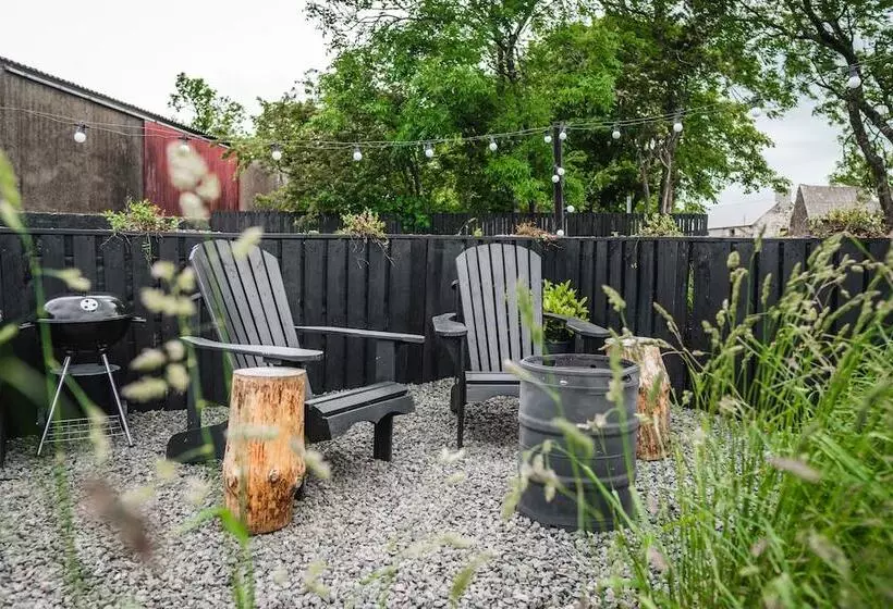 Hotelli Black Knowe, Luxury Glamping Pods, Ballycastle