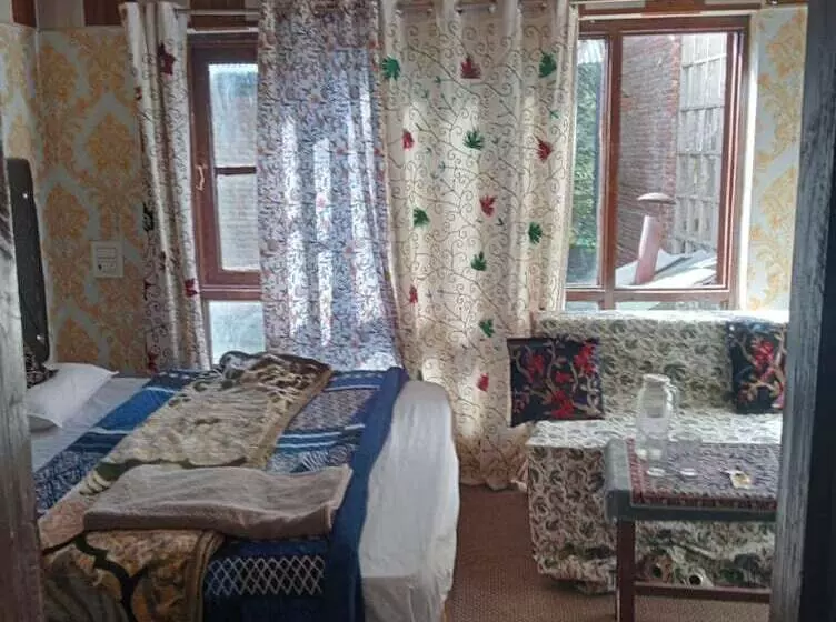 ホテル Fiza Guest House, Pahalgam