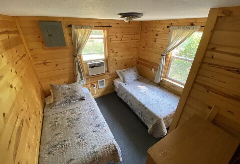 Lincolnwood Cabin 3