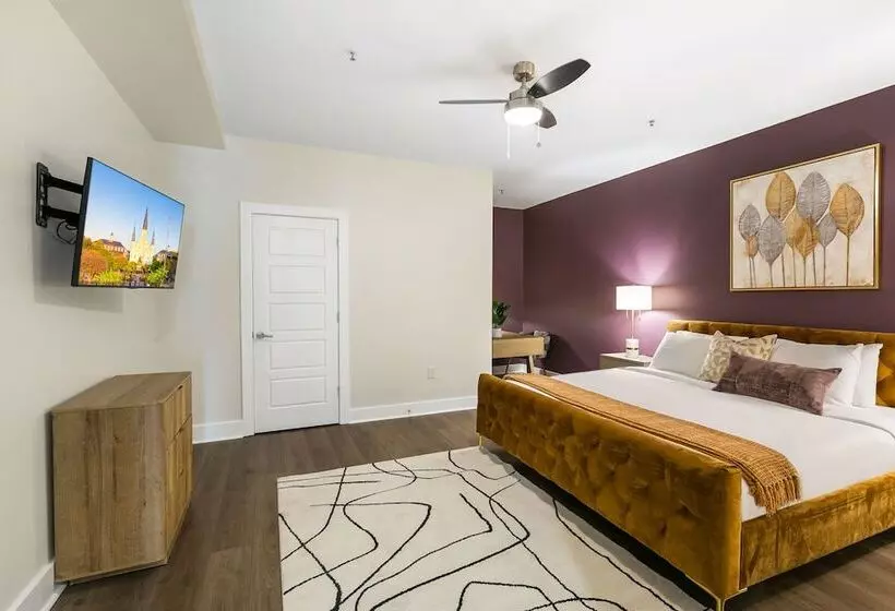 Charming 4br Condo Steps Away From French Quarter Delights!