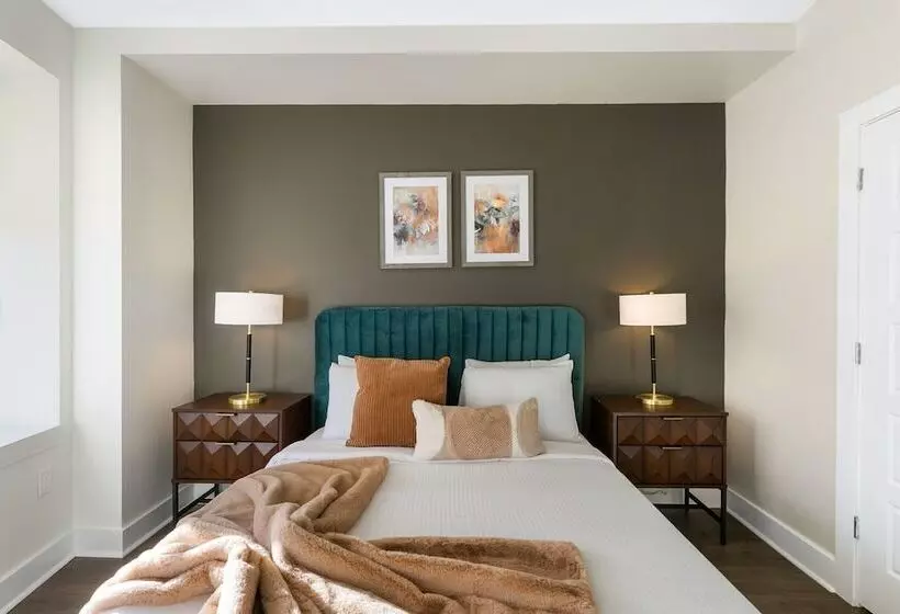 Charming 4br Condo Steps Away From French Quarter Delights!
