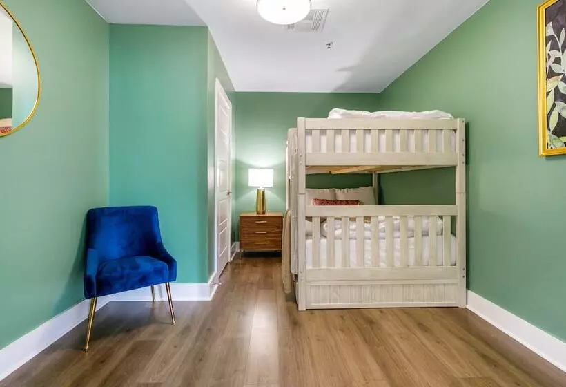 Charming 4br Condo Steps Away From French Quarter Delights!