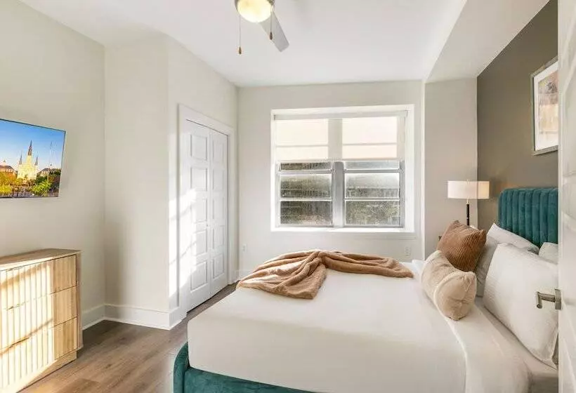 Charming 4br Condo Steps Away From French Quarter Delights!