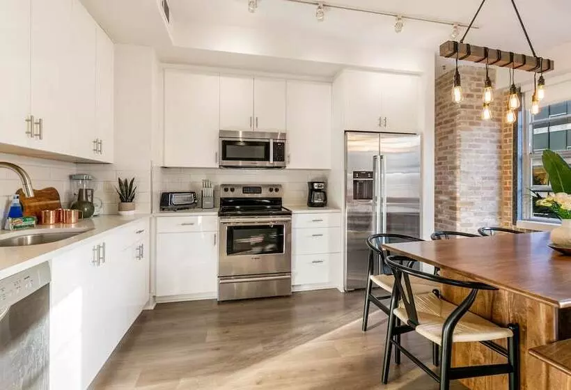 Charming 4br Condo Steps Away From French Quarter Delights!