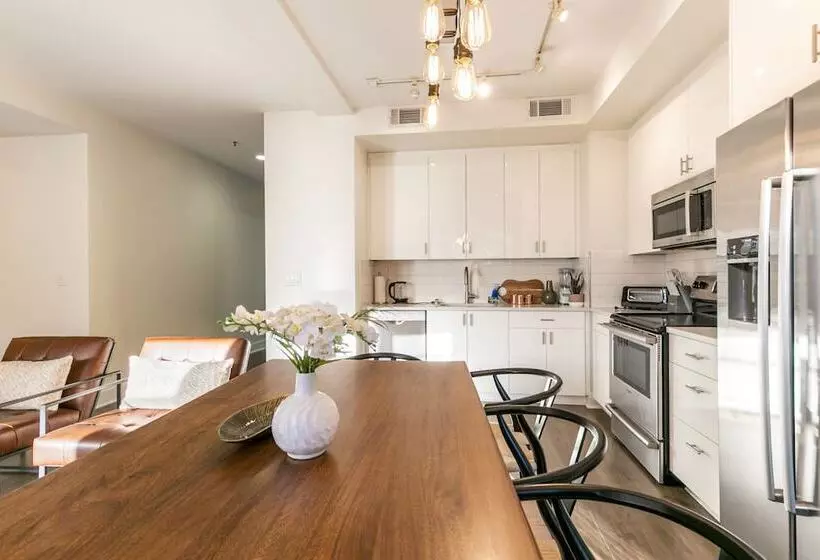 Charming 4br Condo Steps Away From French Quarter Delights!