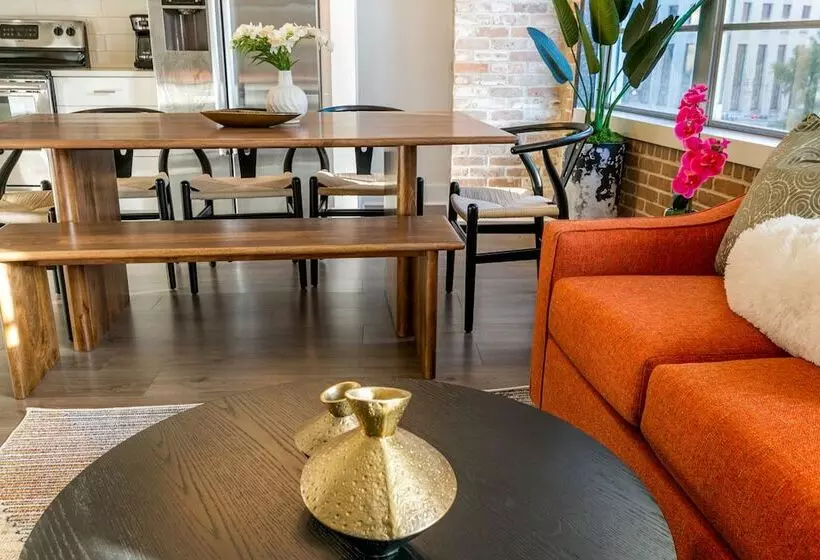Charming 4br Condo Steps Away From French Quarter Delights!