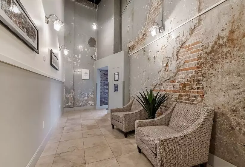 Charming 4br Condo Steps Away From French Quarter Delights!