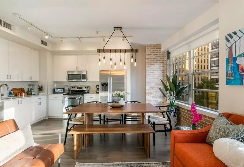 Charming 4br Condo Steps Away From French Quarter Delights!