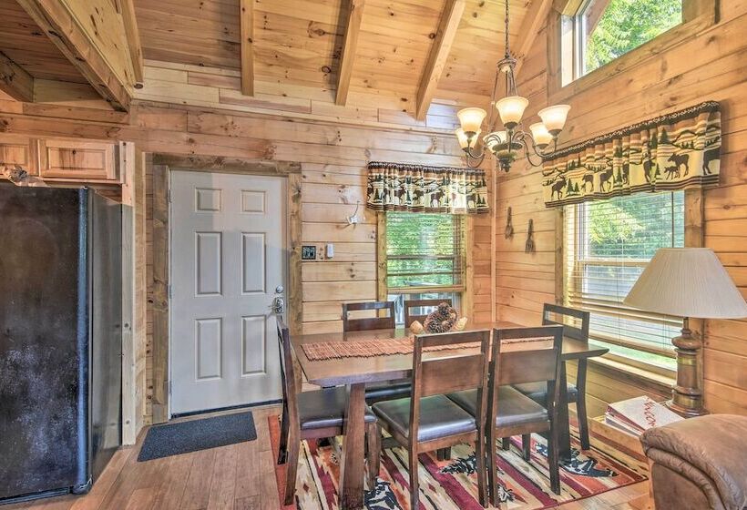 Maggie Valley Family Cabin W/ Porch & Fire Pit!