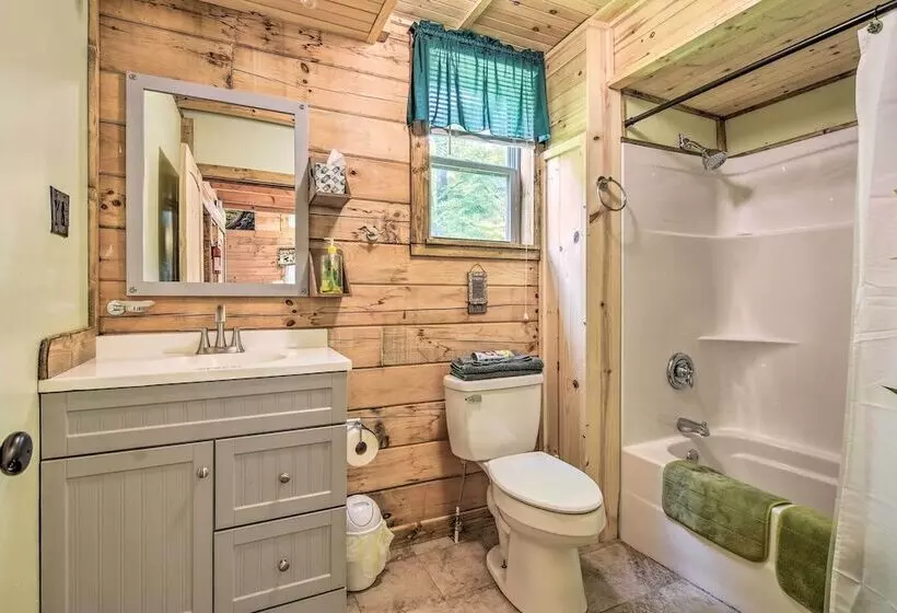 Maggie Valley Family Cabin W/ Porch & Fire Pit!