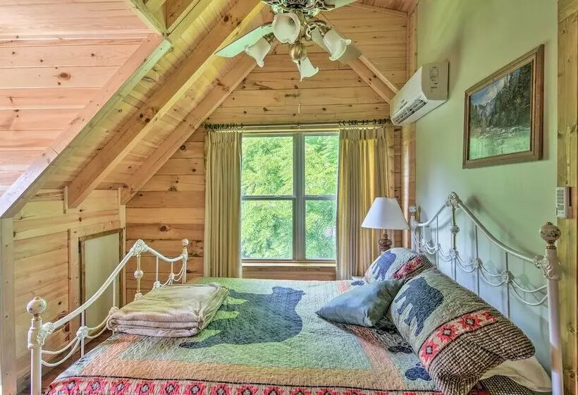 Maggie Valley Family Cabin W/ Porch & Fire Pit!