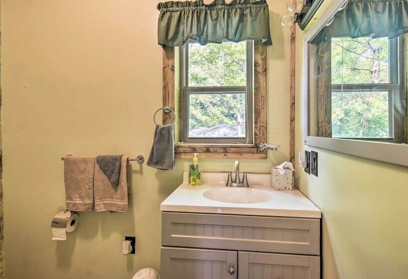 Maggie Valley Family Cabin W/ Porch & Fire Pit!