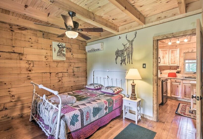 Maggie Valley Family Cabin W/ Porch & Fire Pit!