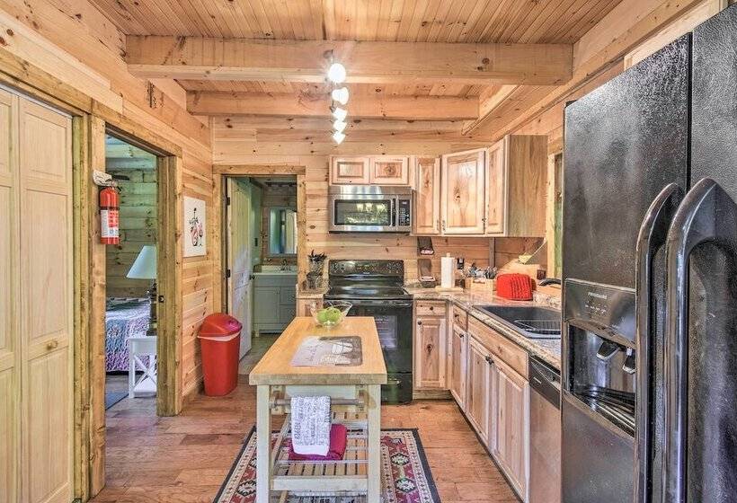 Maggie Valley Family Cabin W/ Porch & Fire Pit!