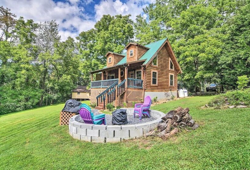 Maggie Valley Family Cabin W/ Porch & Fire Pit!