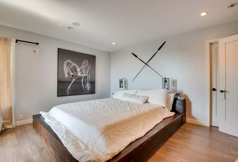 Malibu Retreat W/ Balcony & Mountain Views